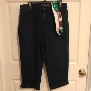 Gloria Vanderbilt Woman’s Amanda Navy Capri Size 12 NWT Inseam 21”